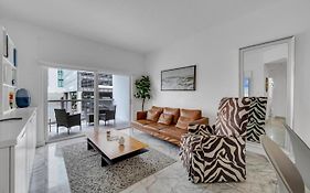 Subtle 2 Bed In Edgewater Near Downtown With Free Parking